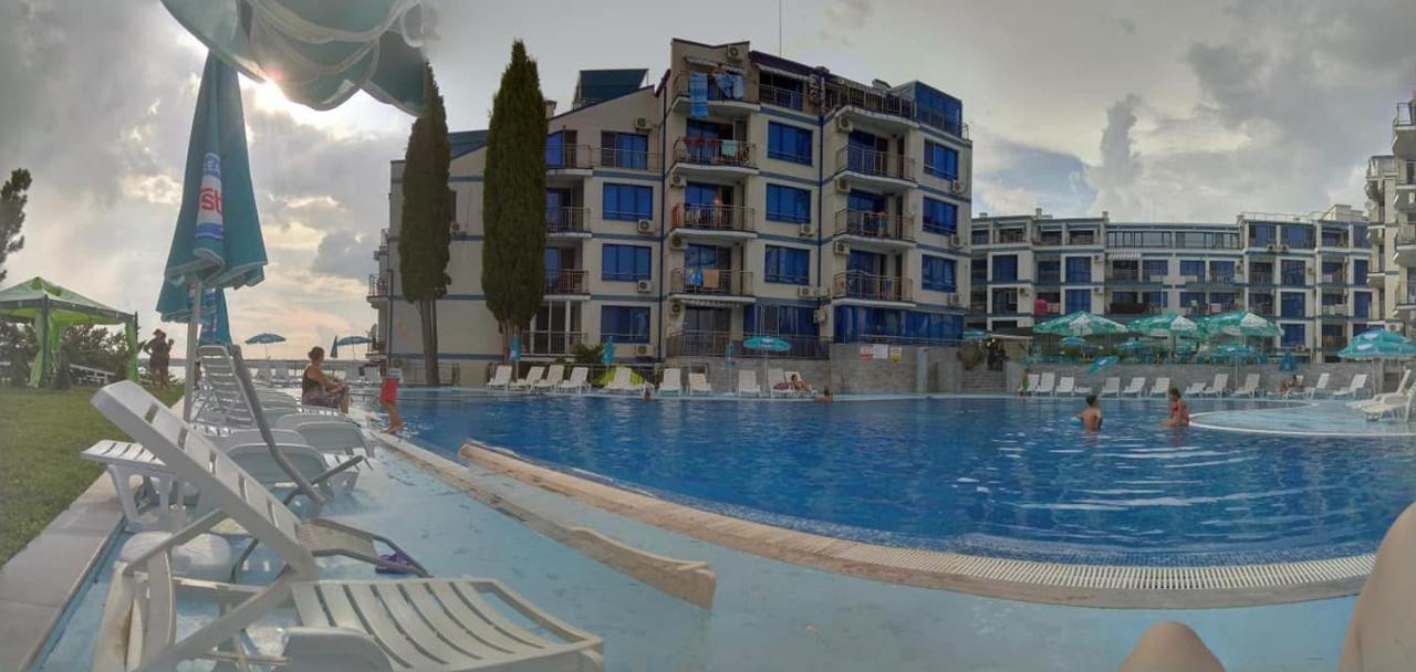 Blue Bay Palace Apart Complex Поморие Экстерьер фото